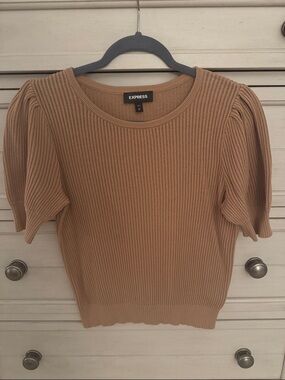 Express Ribbed Puff-Sleeve Crew Top in Camel